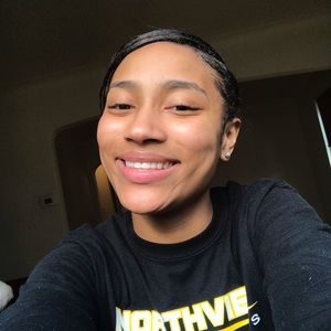 Meet your Posher, Adia